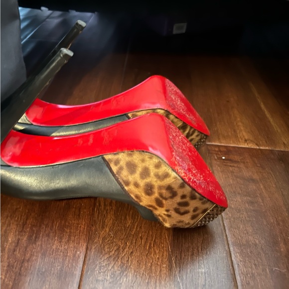Christian Louboutin - Picture 3 of 6